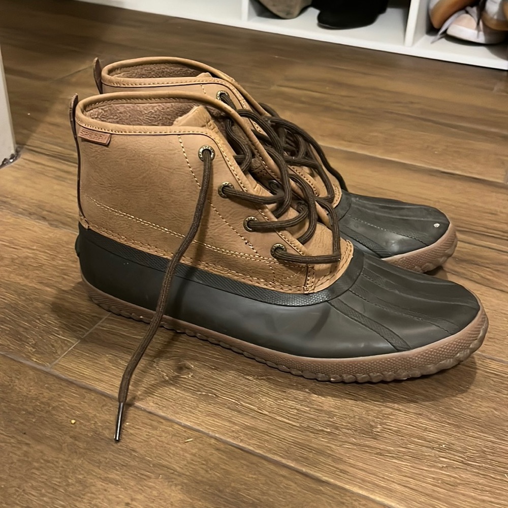 Men’s Sperry Snow Boots.